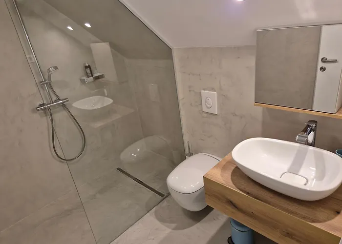 Hisa Oblak * Gozd Martuljek